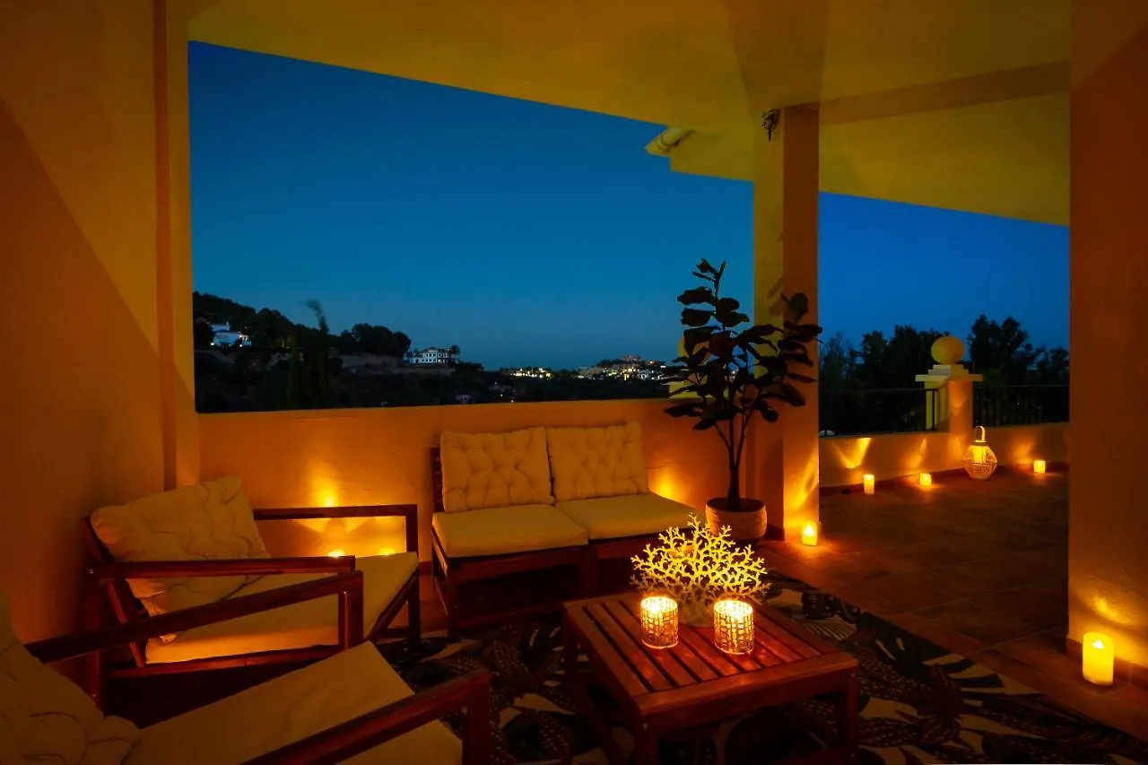 Marbella Banus Suites - La Quinta Cosy Flat With Fantastic Terrace 贝纳阿维斯